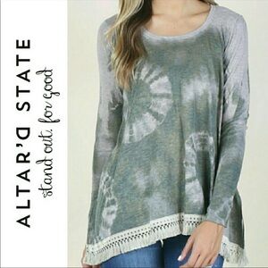 Altar’d State Greenwich Tie Dye Fray Hem Top Sz S